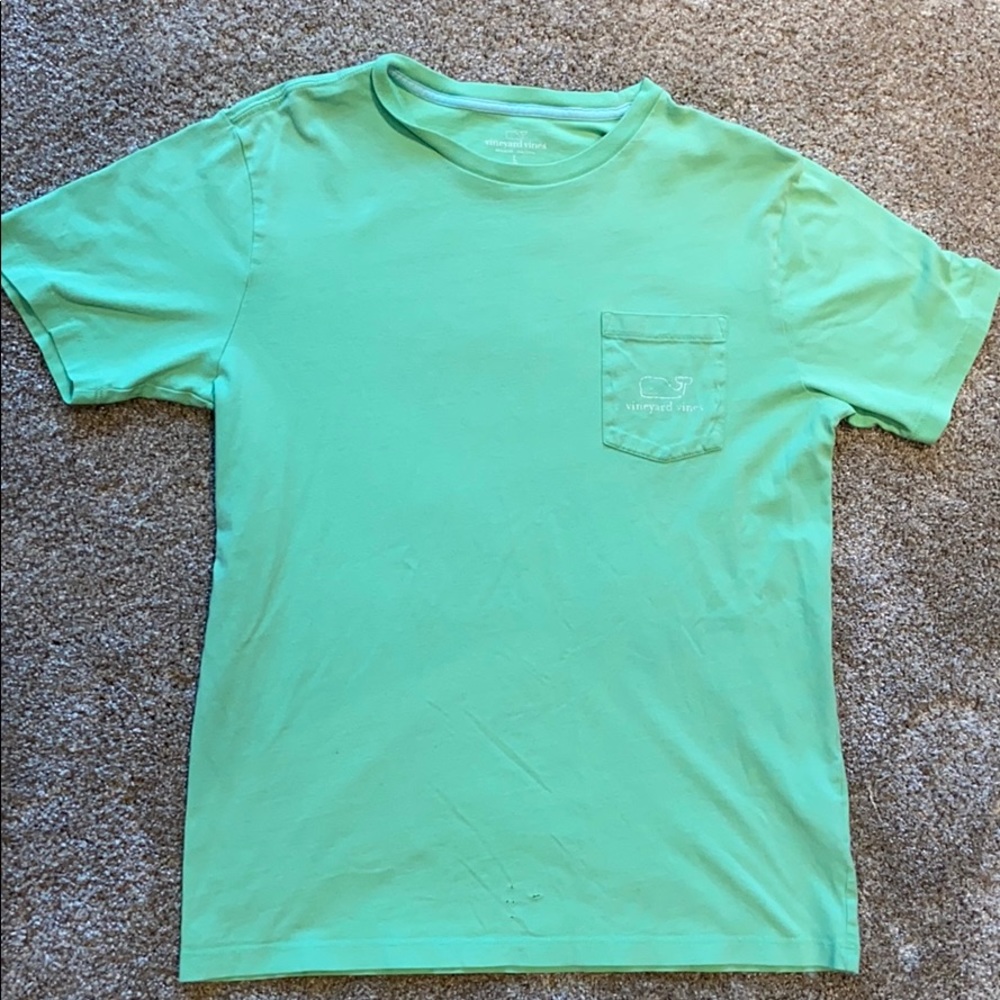 Vineyard vine tshirt